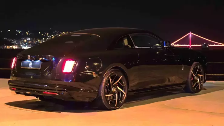 Rolls-Royce’u Black Badge Spectre Türkiye'de