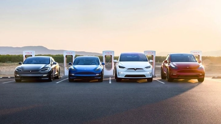 Tesla, satışları artırmak için Apple CarPlay desteği üzerinde çalışıyor