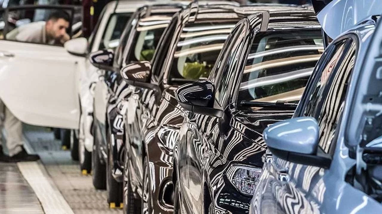 Otomobilin üretimi düştü, satışı arttı