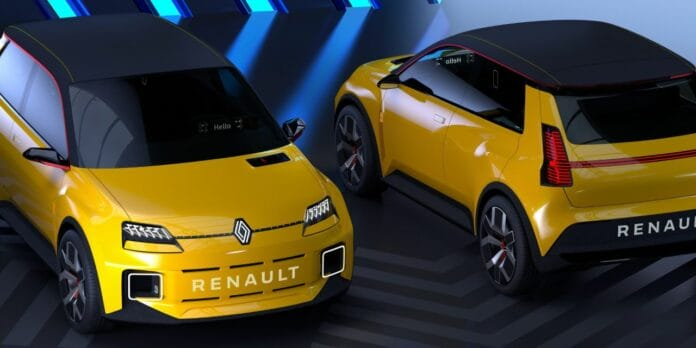 Kaputunda şarj tabelası olan elektrikli Renault 5 hazır