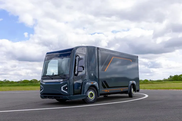 241 km menzile sahip elektrikli kargo aracı: REE P7-B