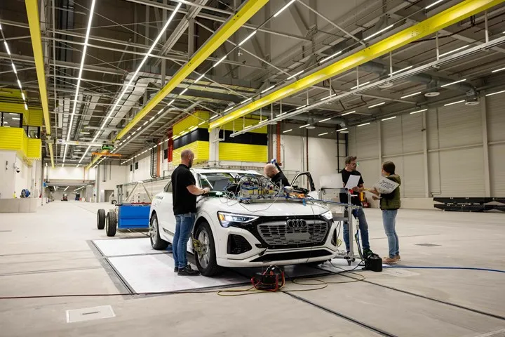 Audi çarpışma testleri için 100 milyon euro'ya yeni bir merkez açtı