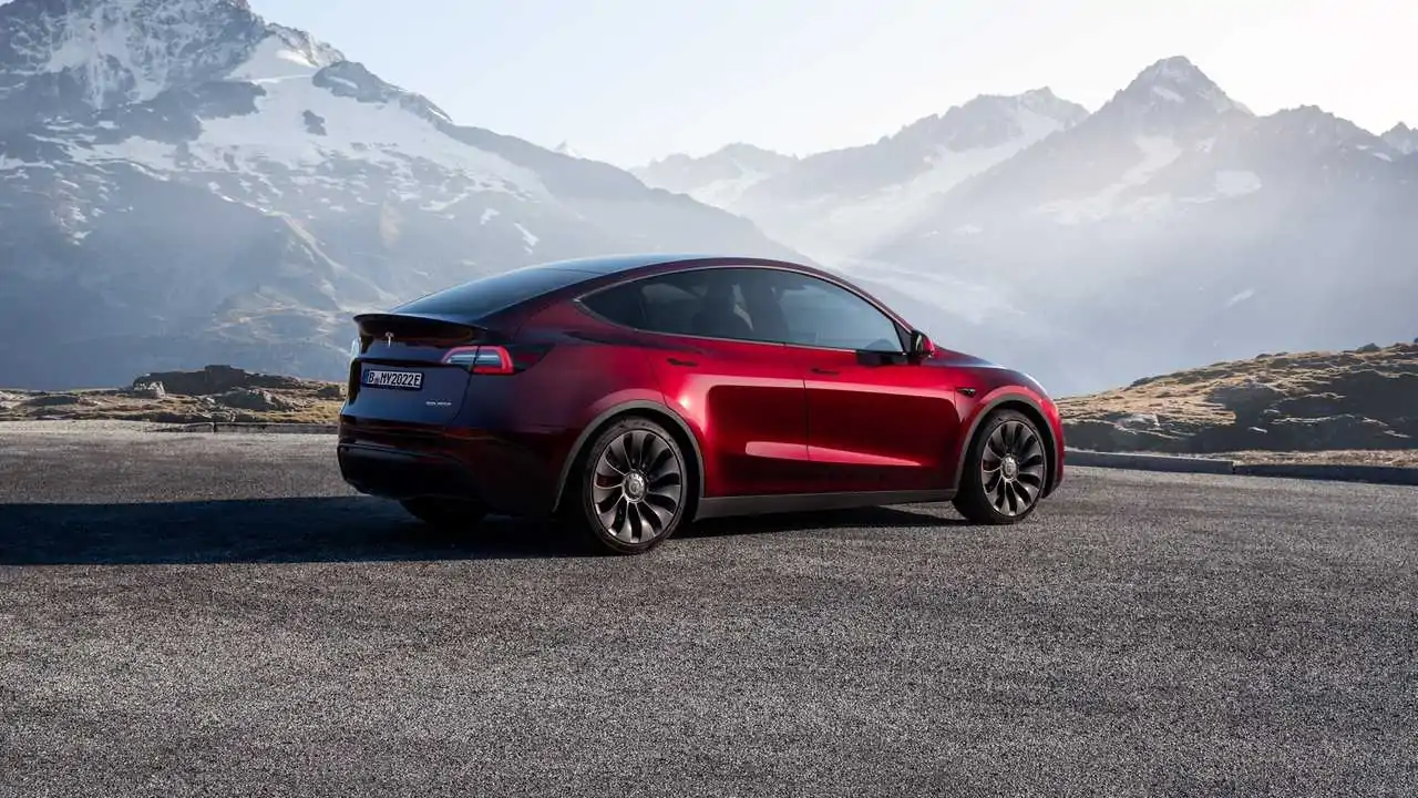 Toyota mühendisleri Tesla'nın mühendisliği karşısında şaşkına döndü!