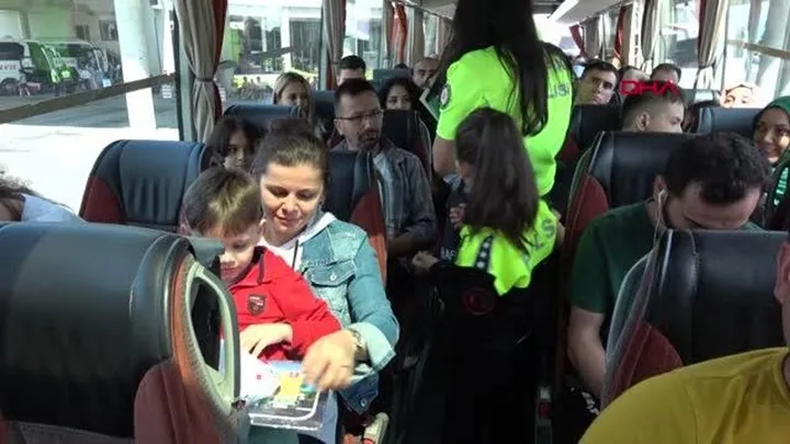 Otobüs ve minibüs yolculuklarında emniyet kemeri takmak zorunlu hale geldi