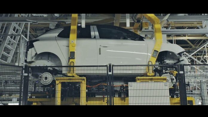 Stellantis, çip sıkıntısı nedeniyle Opel fabrikasında üretimi durdurdu