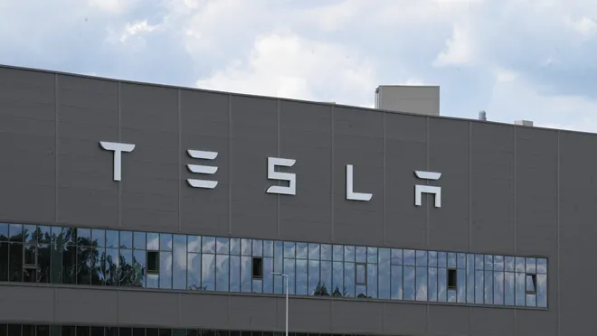 Tesla 125 bin 227 aracını geri çağıracak