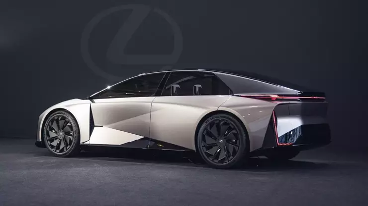 Lexus'un yeni model haritası belli oldu