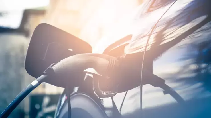 Stellantis rakiplerinin aksine elektrikli otomobilden kâr etti