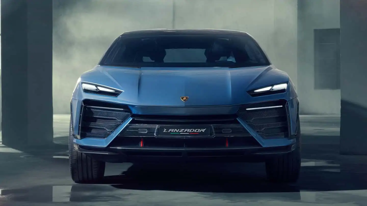 Lamborghini, elektrikli süper otomobillerin tutacağına inanmıyor