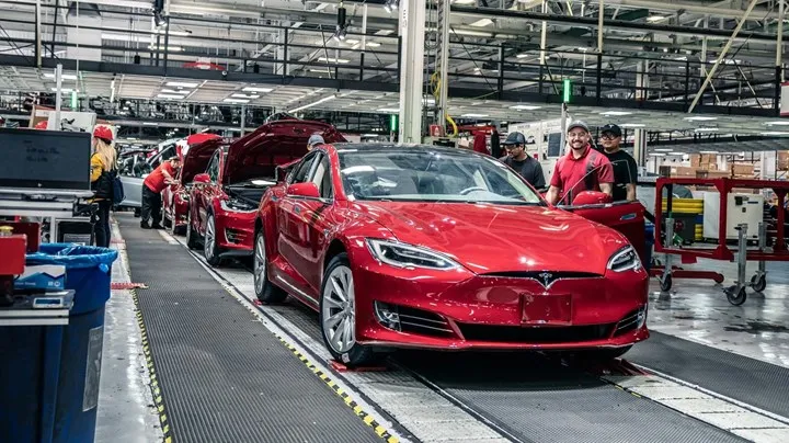 Tesla bu yıl işçilerinin %14'ünün görevine son verdi