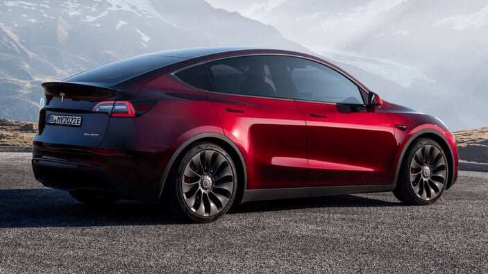 Direksiyonları düşüyor! Tesla, bazı otomobillerini geri çağırma kararı aldı