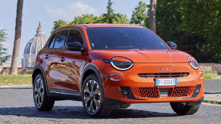 Yeni Fiat 600e, 400 kilometreye varan menziliyle tanıtıldı