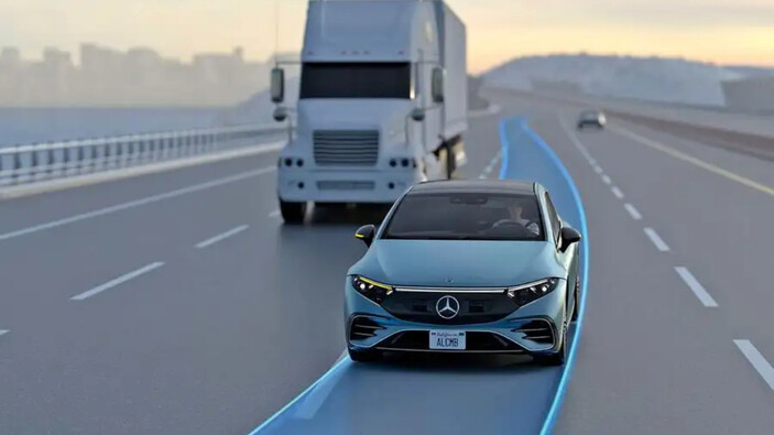Mercedes, otomatik sollama özelliğini Avrupa'da yayınladı