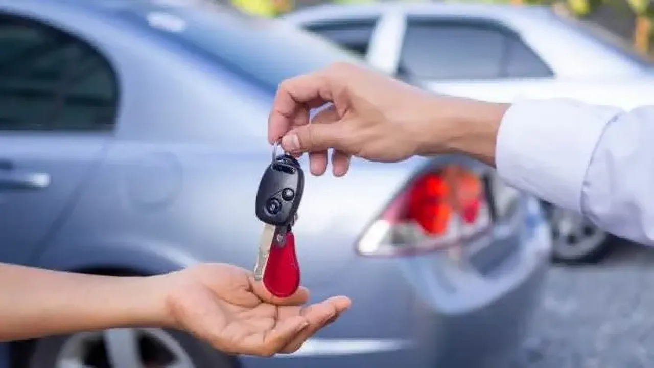 Otomobile hem zam hem sıra parası geldi