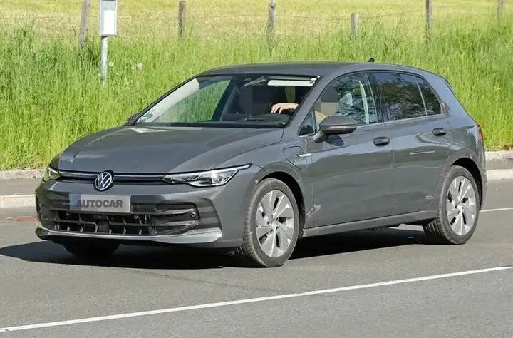 Güncelleme: Makyajlı 2024 Volkswagen Golf Türkiye'de manuel şanzımana sahip olacak