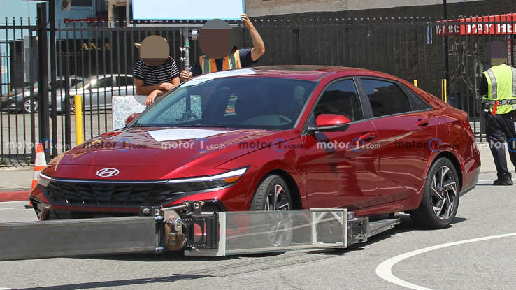 2024 Hyundai Elantra'nın yeni casus fotoğrafları geldi