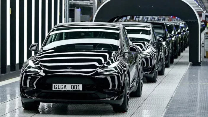 Tesla, tüm bataryaları Almanya'da üretmekten vazgeçti
