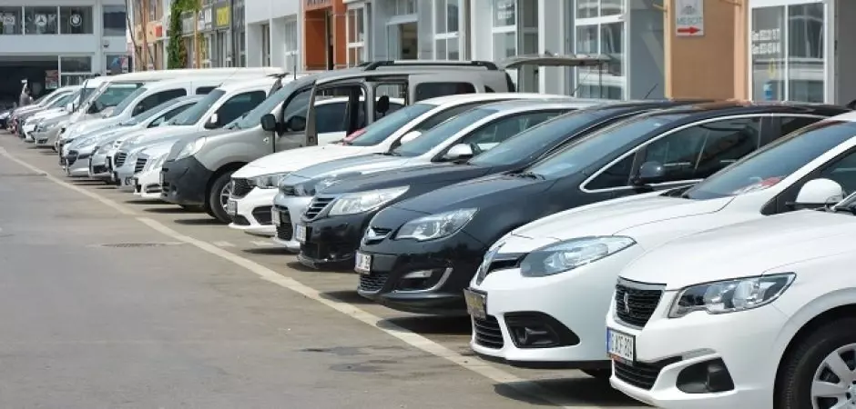 İnternette fiyat kısıtlaması açık oto pazarlarını doldurdu