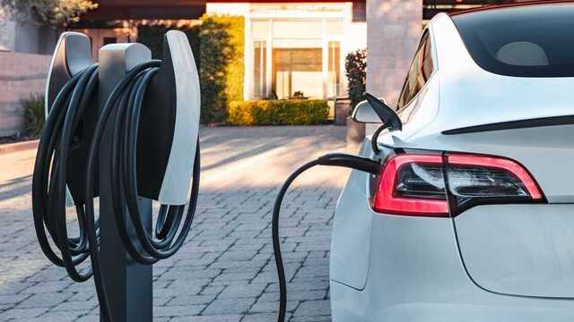 Otomotiv pazarını yılın ilk 8 ayında elektrikli araç satışları yükseltti