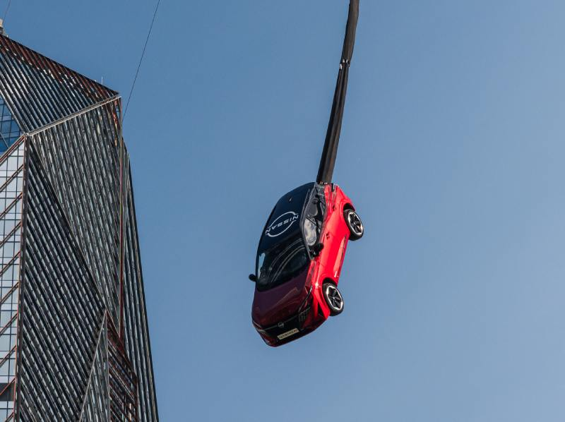 Dünya Rekoru: Yeni Nissan Qashqai bungee jumping yaptı