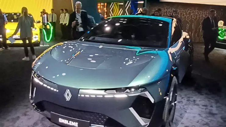 Renault Paris’te perdeleri açtı
