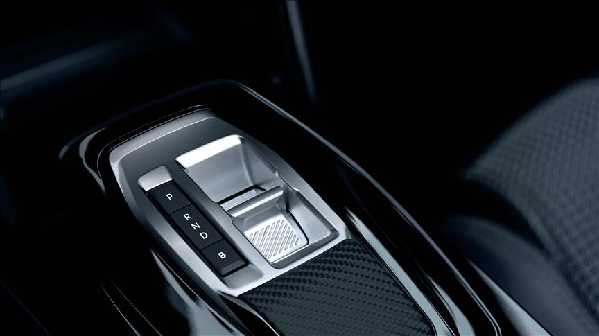Peugeot 208 ve SUV 2008'in kabini yeni vites tasarımıyla donatılıyor