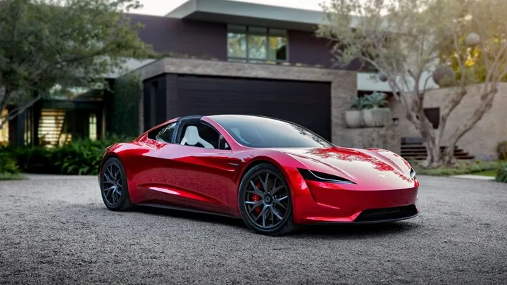 Tesla süper otomobili Roadster için yeniden ön sipariş almaya başladı