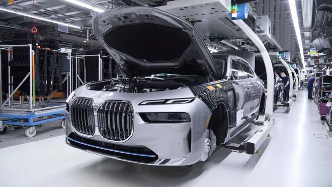 BMW'nin yeni 7 serisi üretimi Dingolfing’de başladı