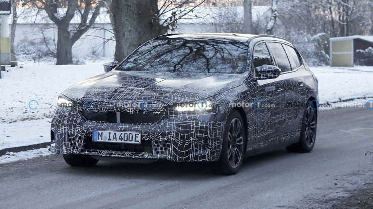 BMW 5 Serisi halka açık yollarda test edilirken görüldü