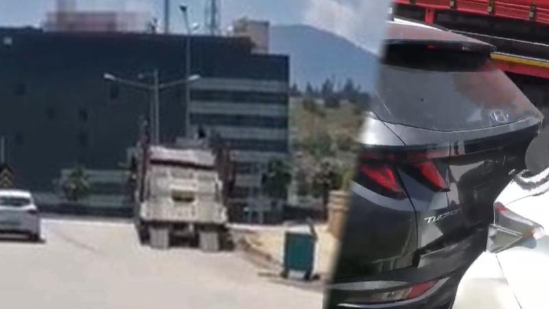 Tırdan kayan sıfır araç, park halindeki otomobile çarptı