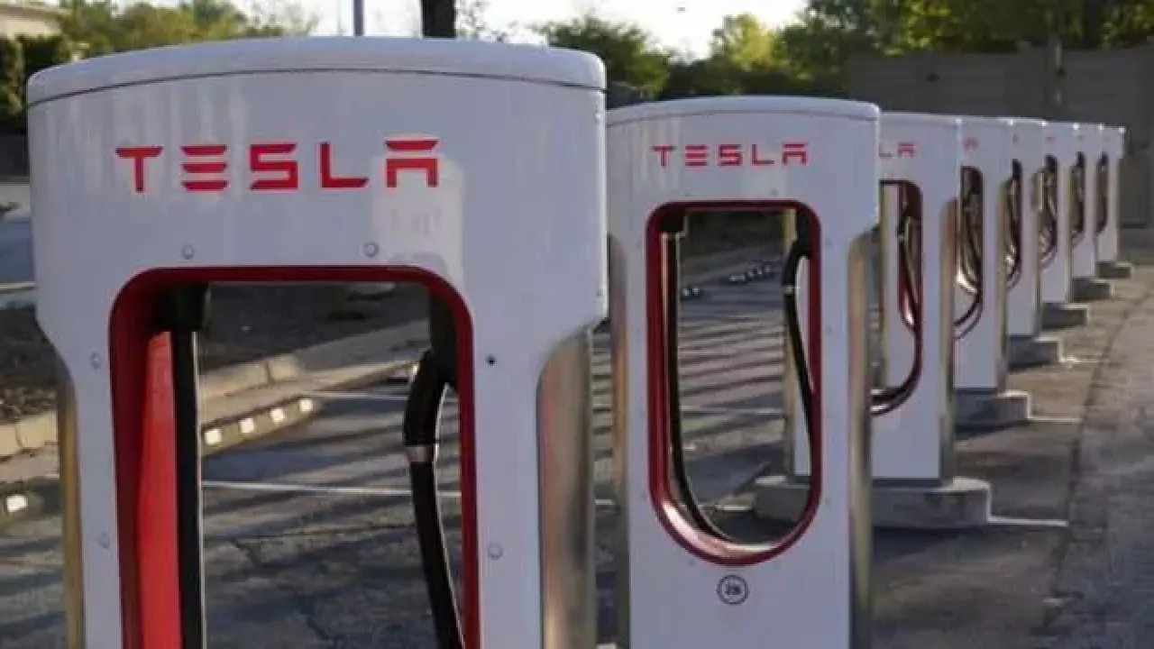 Tesla, ABD'deki şarj ağının bir bölümünü tüm otomobillere açacak