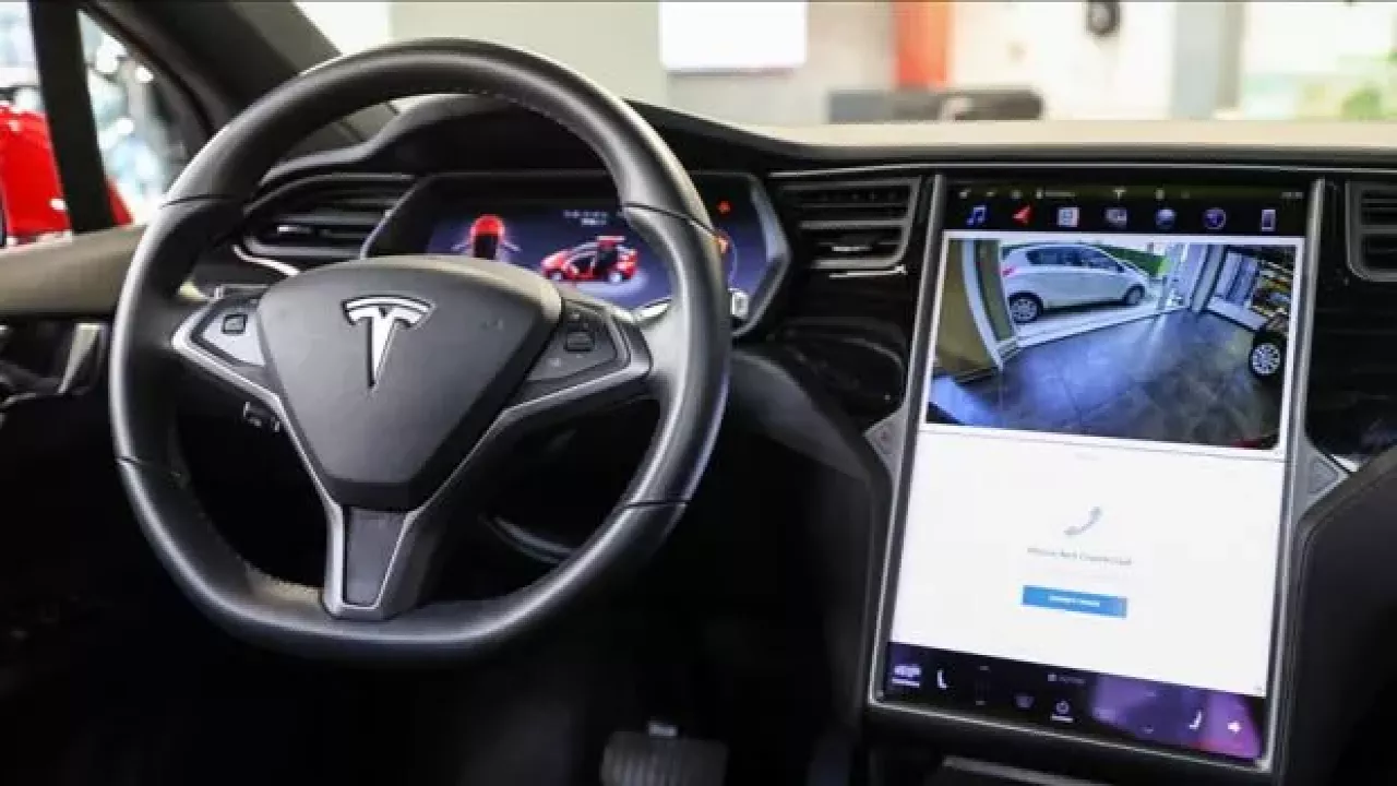 Tesla 363 bine yakın aracını geri çağırdı