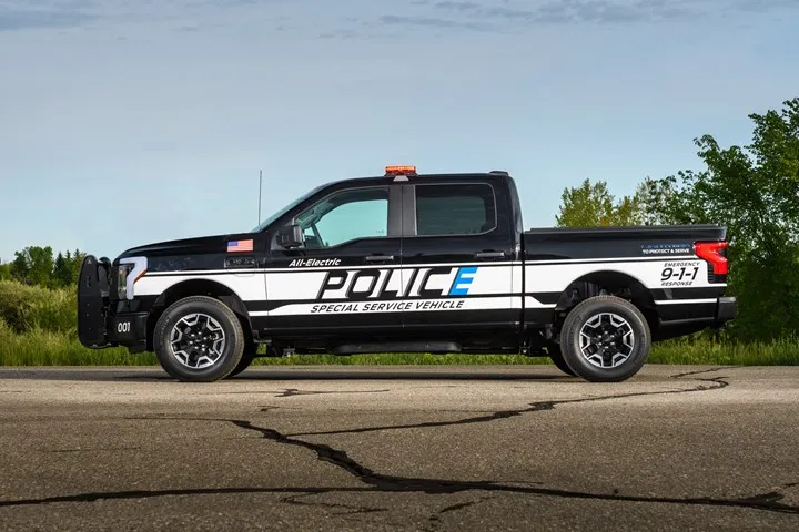 Elektrikli Ford F-150 Lightning pickup'ın polis ekipleri için geliştirilen versiyonu tanıtıldı