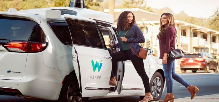 Waymo sürücüsüz taksi hizmetini kullanıcılarına açtı