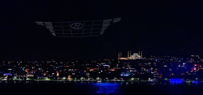 Tucson'dan İstanbul Boğazı'nda ışık gösterisi!