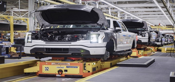 Ford, elektrikli pickup modeli F-150 Lightning'in üretimine başladı