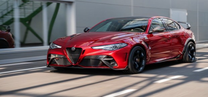 Alfa Romeo, yeni Giulia GTA'yı tanıttı