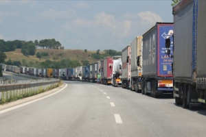 Semptom göstermeyen TIR şoförleri 14 gün karantinada beklemeyecek