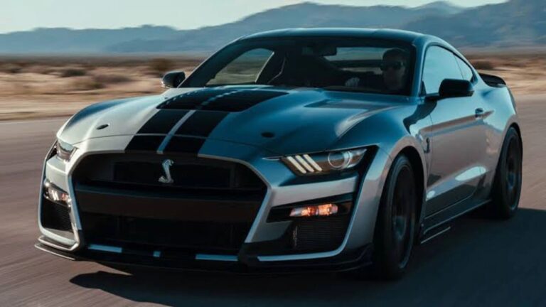Sadece Iki Kapılı üretiliyordu Dört Kapılı Mustang Geliyor
