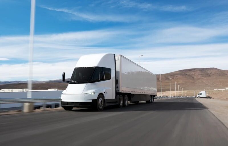 Elektrikli Tesla Semi Avrupa Yollarına Çıkıyor: İşte Özellikleri 1 Elektrikli Tesla Semi Avrupa Yollarına Çıkıyor İşte Özellikleri 1