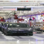 Tesla, Gigafactory Şanghay'Da Kapalı Döngüye Geçiyor: Çalışanlar, Fabrikada Kalacaklar