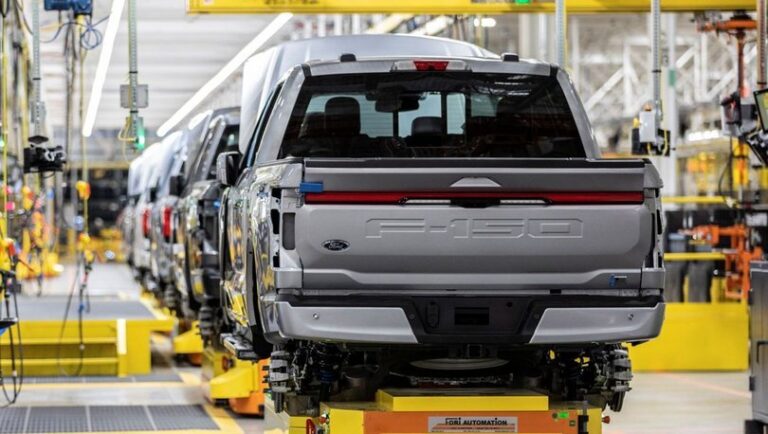 3 fabrikaya 3.7 milyar dolar yatırım yapacak