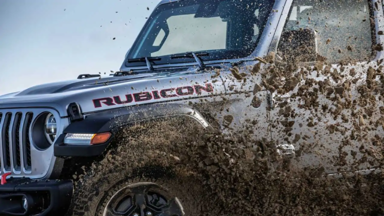 Jeep, ön camınızı "tek seferde temizleyen" bir silecek üretti
