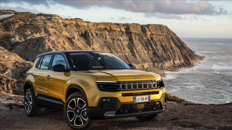 Yeni ve elektrikli Jeep Avenger, Paris Otomobil Fuarı'nda tanıtılacak
