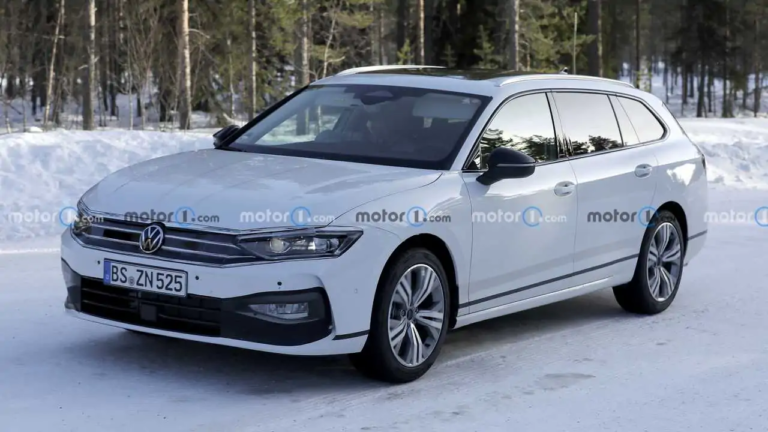 2024 VW Passat'ın yeni casus görüntüleri geldi