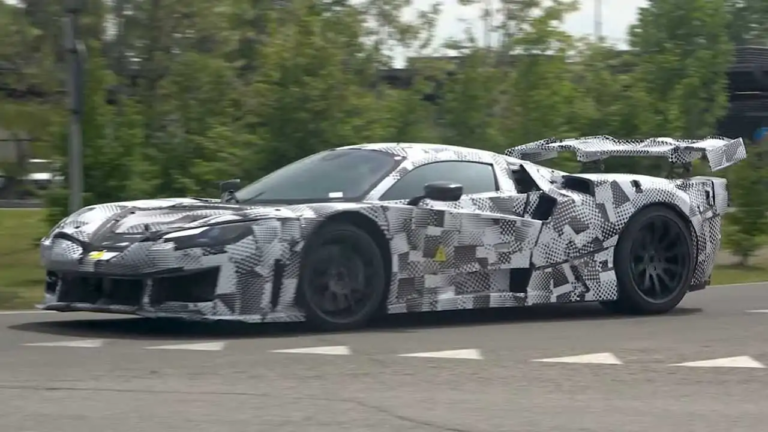 2025 Ferrari hiper otomobili test edilirken görüntülendi
