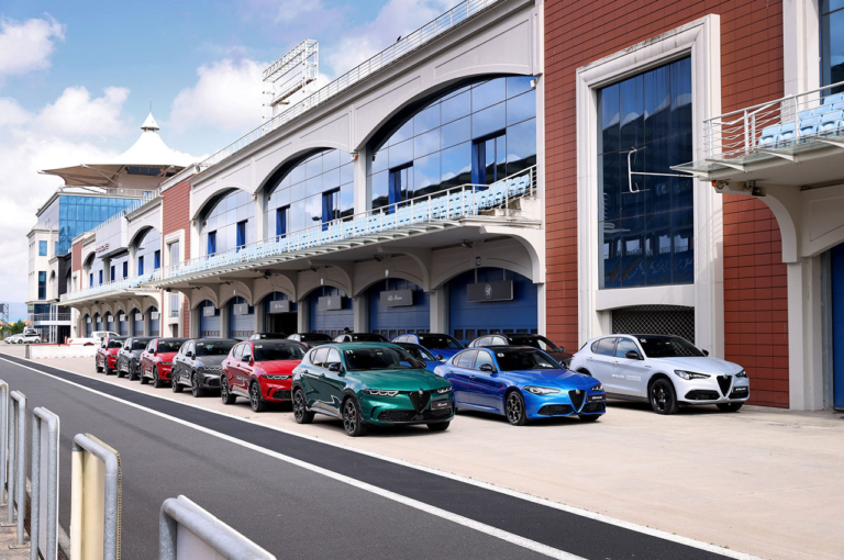 Alfa Romeo modelleri piste çıktı