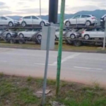 Çorum'Da Otomobil Yüklü Tir Orta Refüje Çıktı