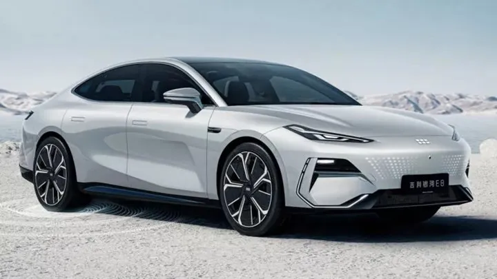 665 km menzile sahip Geely Galaxy E8 piyasaya çıkıyor: İşte özellikleri