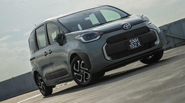 Toyota'da park freni ve ön cam arızası: 580 binden fazla aracını geri çağırdı